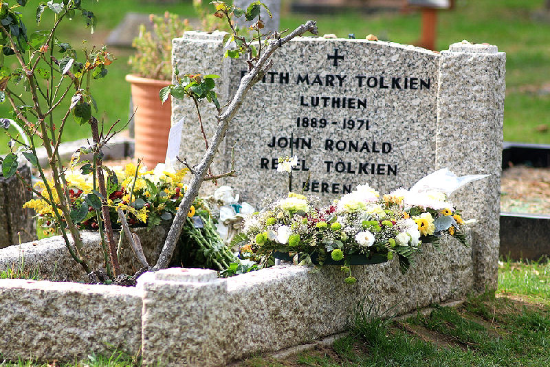 Luthien und Beren, das Grab von Tolkien und seiner Frau - in Oxford.